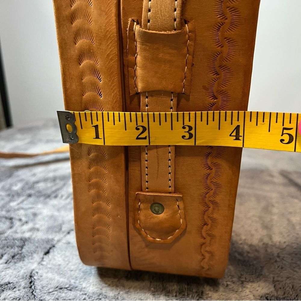 Vintage Leather Hand tooled Floral Design Purse - Picture 5 of 7